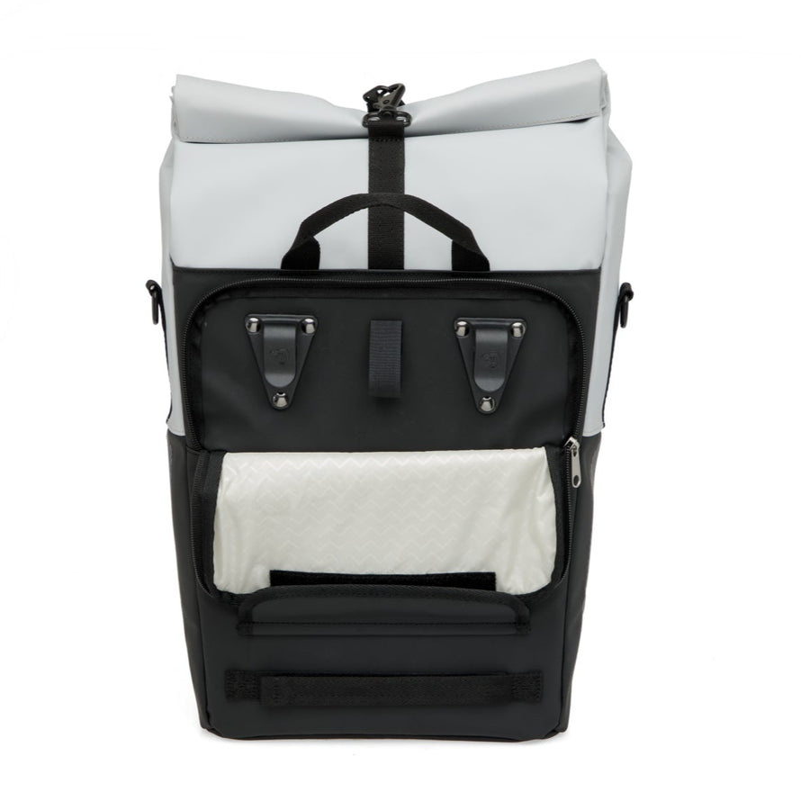 Sacoche vélo gris clair et noire Nyborg Newlooxs, vue des crochets de fixation. 