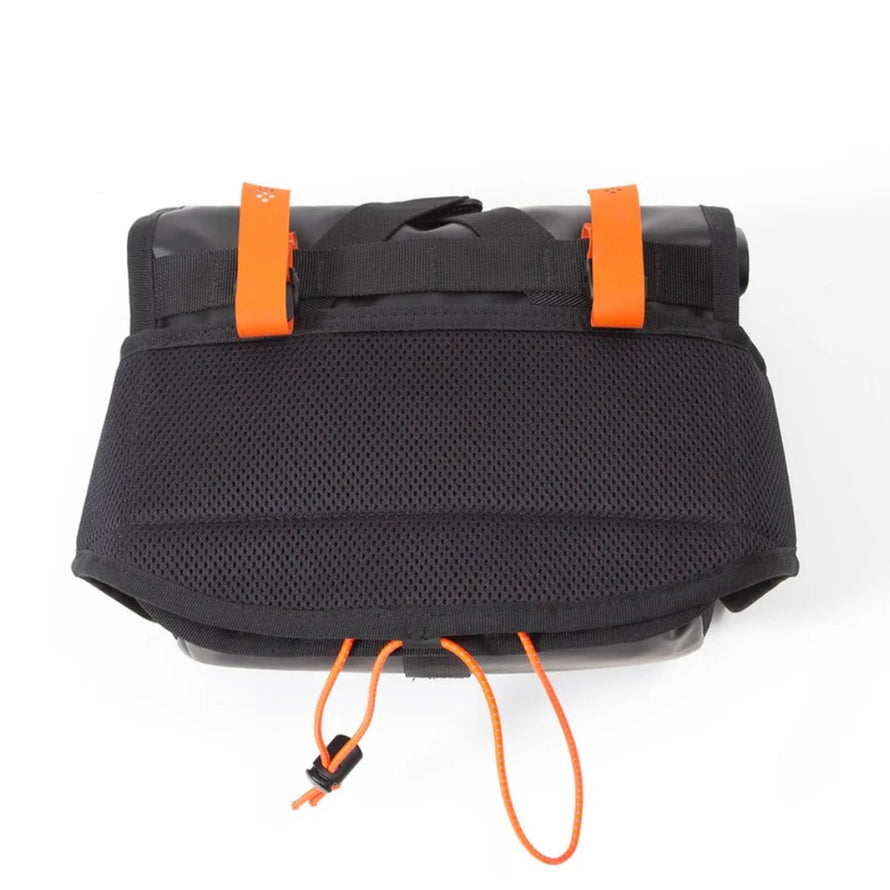 Sacoche vélo ReStrap Utility Hip Pack noire avec fixation arrière et cordon orange, convertible en sac banane