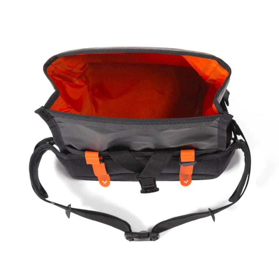 Sacoche vélo ReStrap Utility Hip Pack noire avec intérieur orange, convertible en sac banane pour cyclisme urbain