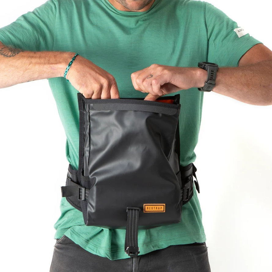 Sacoche vélo Restrap Utility Hip Pack noire, convertible en sac banane pratique pour cyclisme urbain