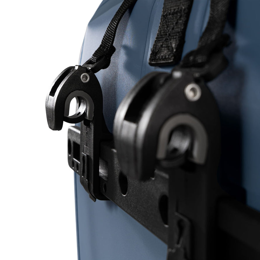 Fixation robuste de la sacoche vélo étanche Urban Proof Storm All Weather 20L pour une sécurité optimale