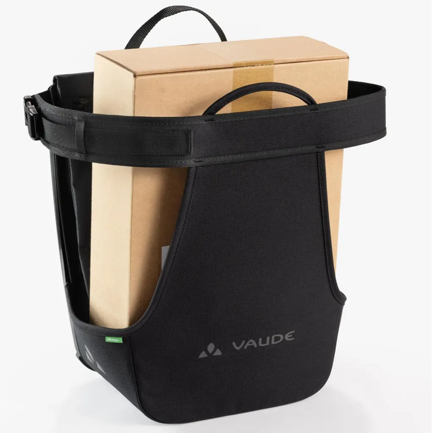 sacoche vélo urban cargo vaude 2 en 1 vue du panier chargé avec un colis