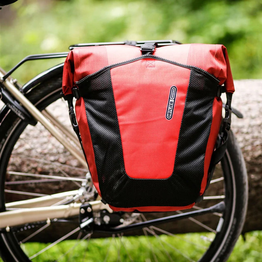 Sacoche arriere Ortlieb Back Roller Pro Plus 2 x 35L rouge avec fixation velo stable et materiau impermeable