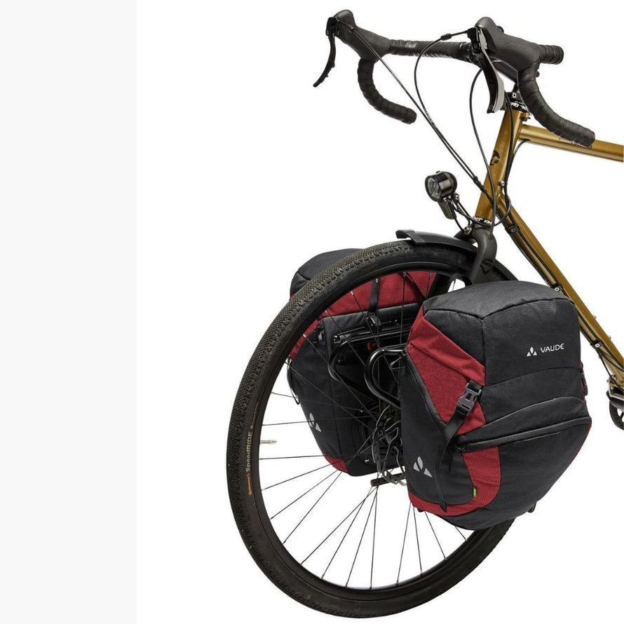 Sacoches cyclotourisme vélo sur porte bagage avant Vaude OnTour Front noir rouge sur vélo