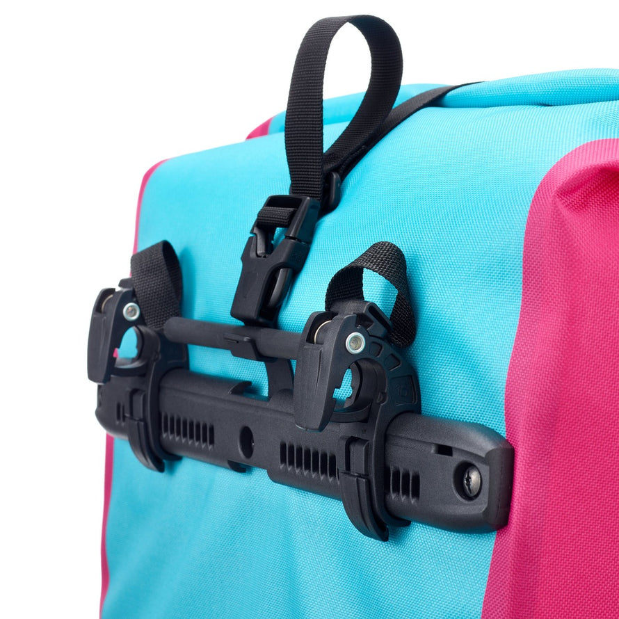 Sacoches vélo ville Ortlieb Back Roller Cyber 2x20L bleu et rose avec système de fixation robuste