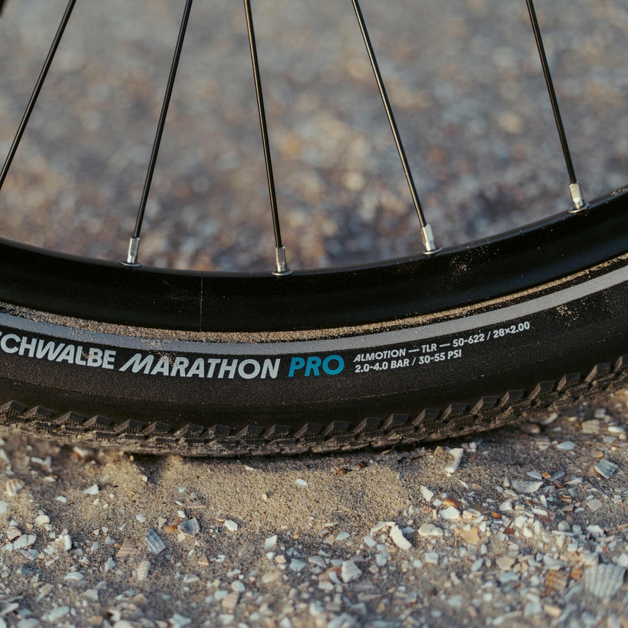 Pneu Schwalbe Marathon Almotion PRO V-Guard 700x28 tubeless ready pour un confort et une résistance accrus