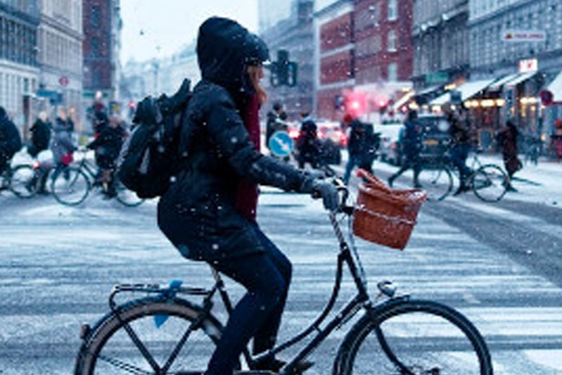 Cycliste sous la neige