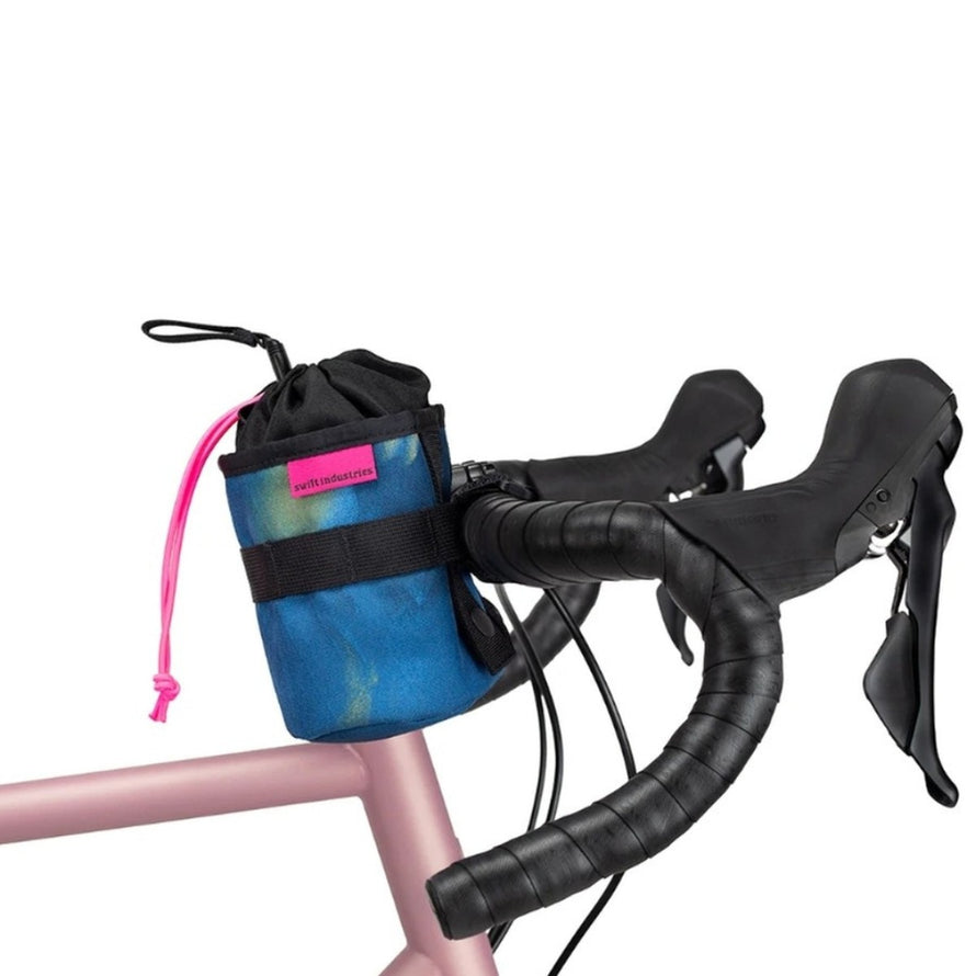 Sacoche potence vélo Sidekick Swift Industries 1 L bleu avec cordon rose, pratique pour accessoires et rangement