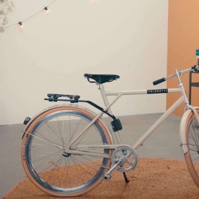 Sac à dos fixé sur le siège bébé arrière du vélo • Urban iki Sac à dos fixé sur le siège bébé arrière du vélo • Urban iki