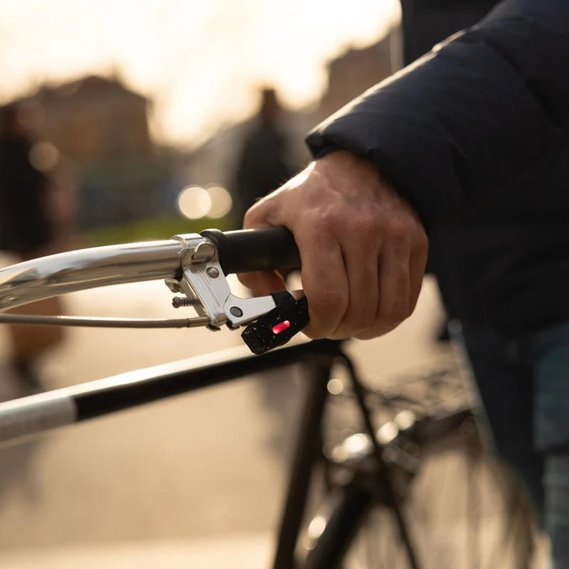 Détecteur de freinage vélo pour alerter les automobilistes en cas de ralentissement