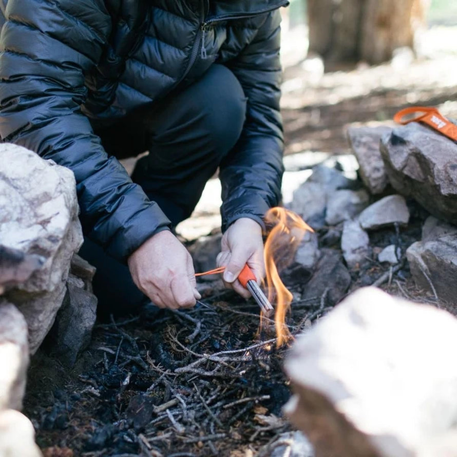 Pierre a feu SOL Mag Striker avec cordon pour allumage rapide et fiable en camping et survie outdoor