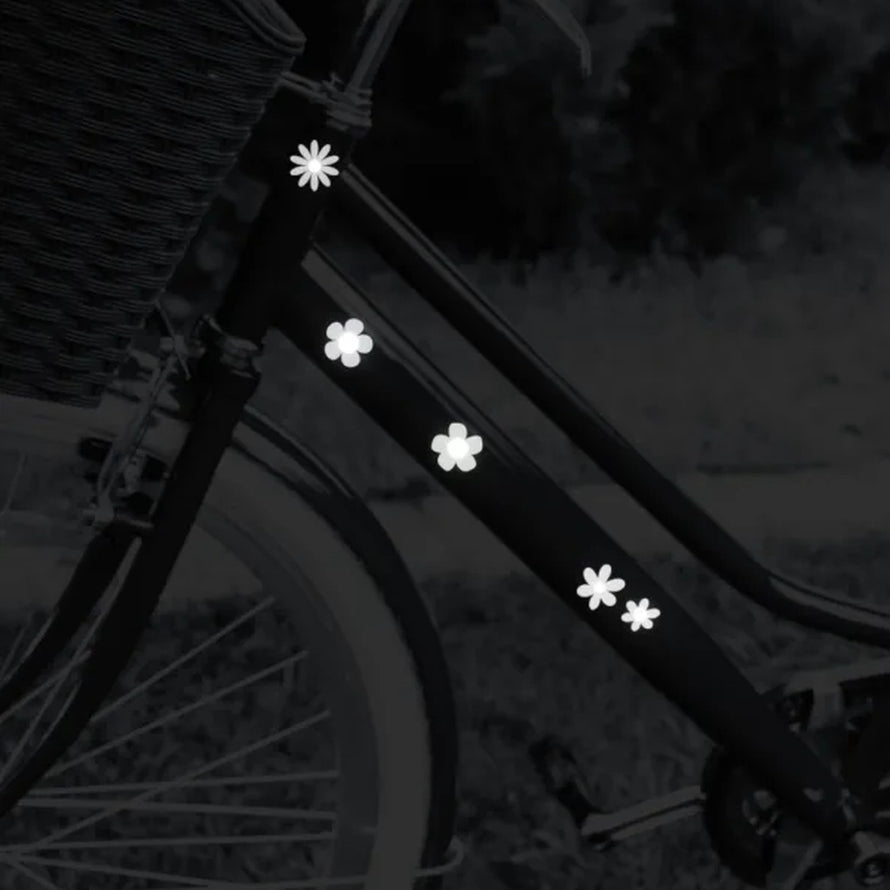 Stickers autocollants reflechissants Titouan modele Suzon et Suzette fleurs pour securite et decoration velo
