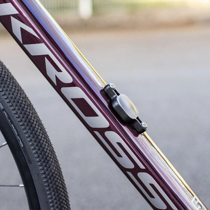 Support pour AirTag sous porte-bidon vélo Optimiz, modèle pratique et sécurisé pour localiser votre vélo facilement