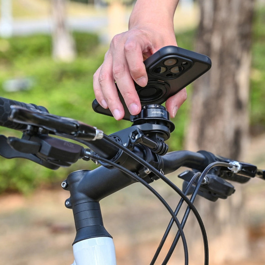 Support smartphone guidon Outplorer QB01 fixé sur un vélo pour une navigation facile en roulant