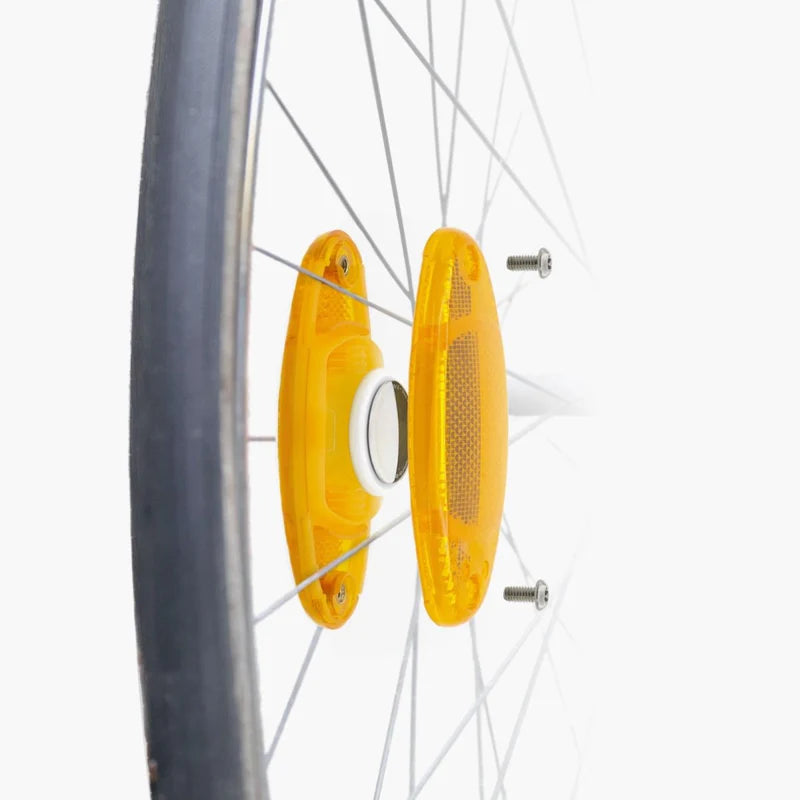 Protégez votre vélo avec la paire d'antivols AirFlec Overade. Support AirTag dissimulé sur rayons, design catadioptre discret, compatible toutes roues