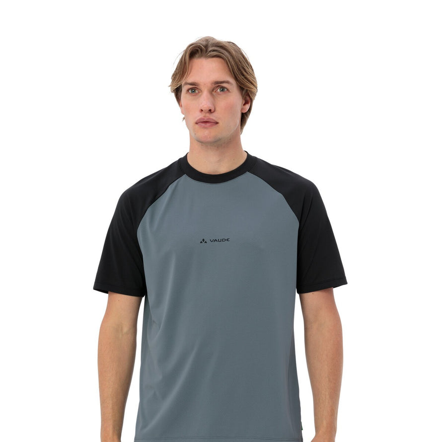 T-shirt Vaude Men Loamer gris avec manches noires, respirant et confortable pour cyclisme et activités outdoor