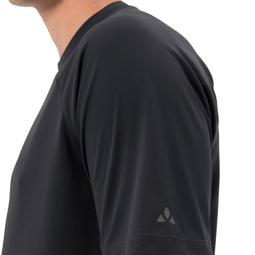 T-shirt Vaude Men Loamer noir léger avec logo discret sur la manche, idéal pour cyclisme et activités outdoor
