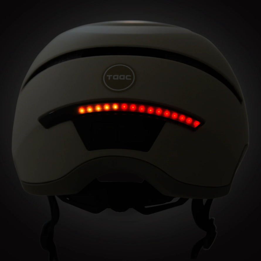 Casque velo urbain TAAC Corso avec leds arriere et clignotants integrés pour une meilleure visibilite