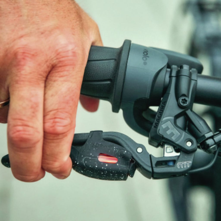 Installation de la télécommande feu stop ABUS HYP-E sur un vélo urbain