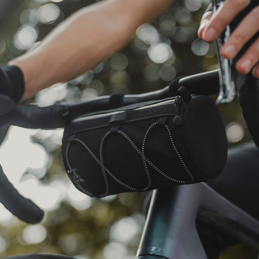 Sacoche de guidon Topeak Tubular BarBag Slim noire avec cordon elastique et fermeture zip pour velo