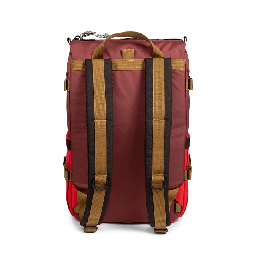 Sac a dos velo Topo Designs Rover Pack Classic 20L bordeaux vue dos avec bretelles reglables et detail robuste