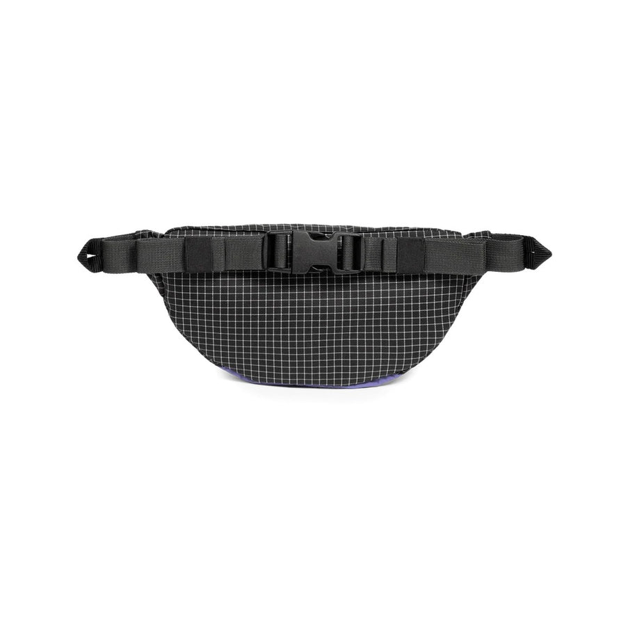 Sacoche banane Topo Designs Mountain Waist Pack 1L noire à motifs carreaux, compacte et fonctionnelle pour cyclisme et loisirs