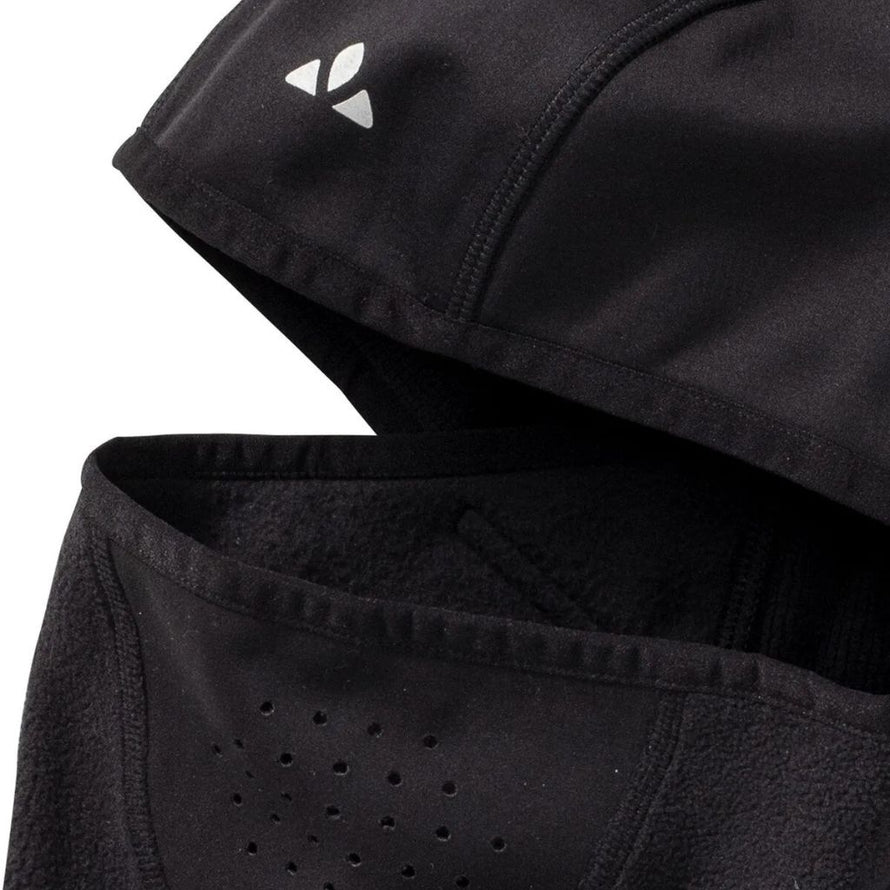 Détail de la cagoule Vaude montrant le softshell respirant et la polaire chaude.