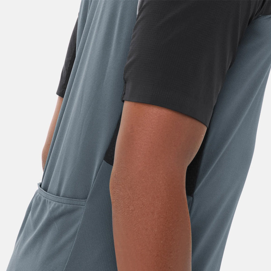 T-shirt vélo homme Vaude Kuro II bleu et noir avec poches latérales, tissu technique respirant et léger
