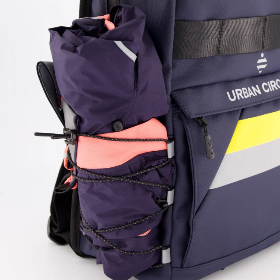 Sac a dos convertible Escaper Urban Circus bleu avec detail elastique de maintien pour accessoires
