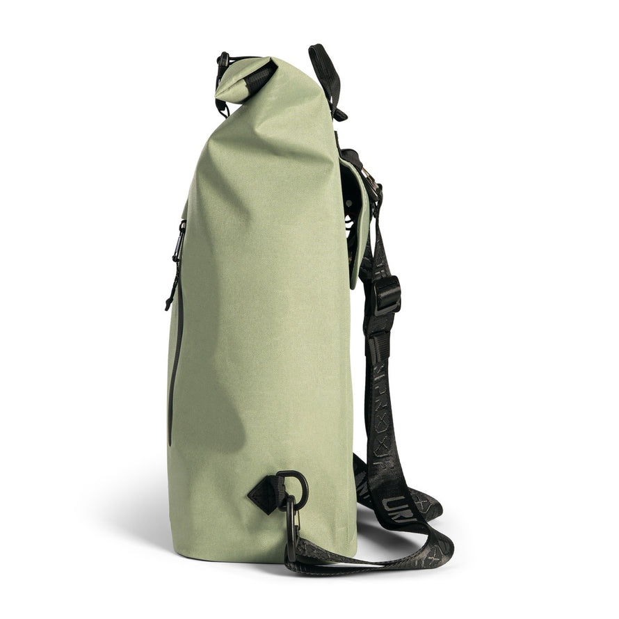Profil sacoche vélo convertible Knox 22L Urban Proof avec sangle noire et tissu kaki résistant