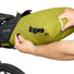 Sacoche de selle Vaude Trailsaddle Cage 15L verte, fixation rapide et sécurisée pour bikepacking et sorties VTT