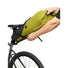 Sacoche de selle Vaude Trailsaddle Cage 15L verte, étanche et spacieuse pour bikepacking et sorties VTT longues