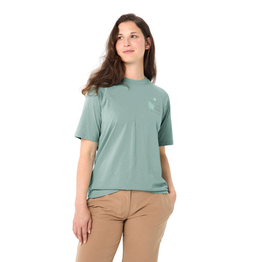 T-shirt Femme Vaude Cyclist Casual vert menthe avec logo montagne discret sur poitrine, style confortable et moderne