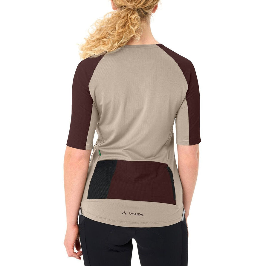 T shirt gravel femme Vaude Kuro II beige avec poches arrières zippées, technique et confortable pour vélo