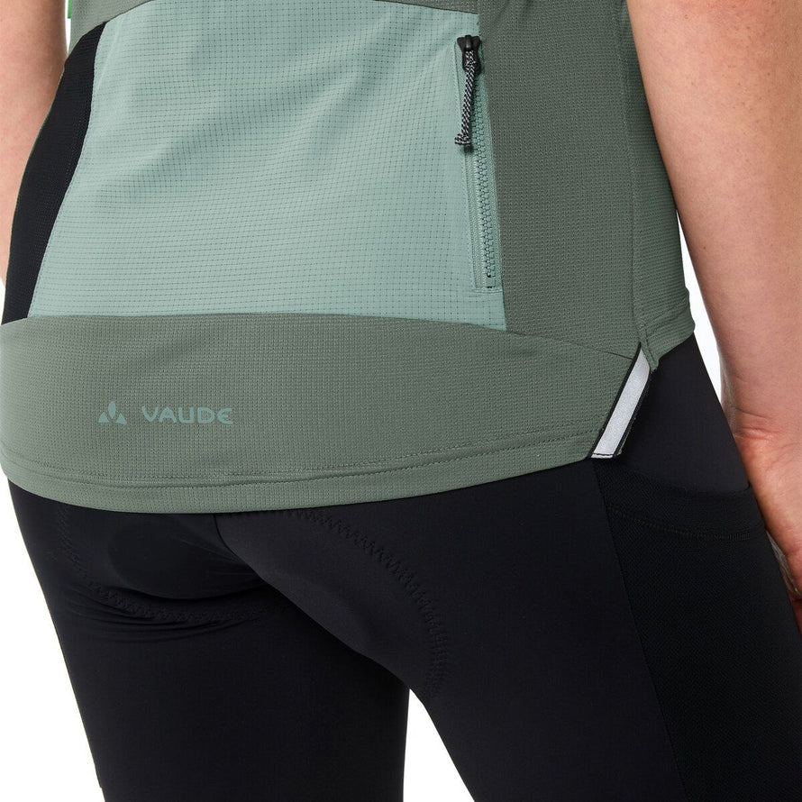 T shirt gravel femme Vaude Kuro II avec poches arrières zippées, tissu technique et respirant pour vélo