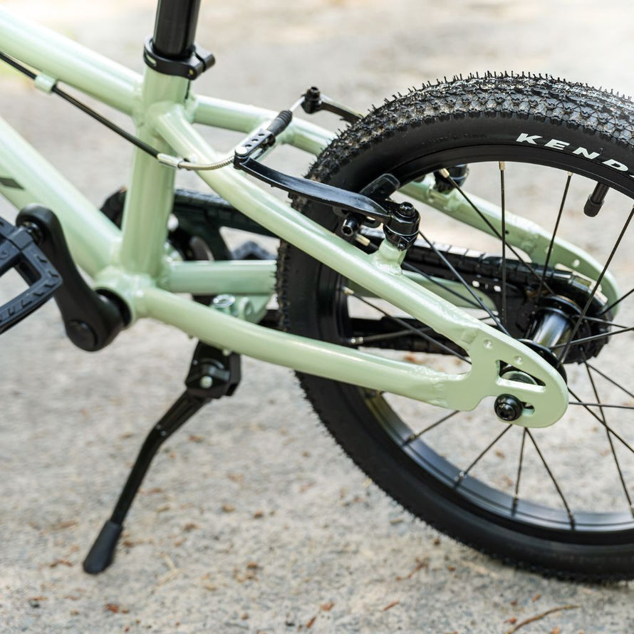 Transmission protégée du vélo enfant PUKY LS-PRO 14, avec chaîne carénée et pédalier léger