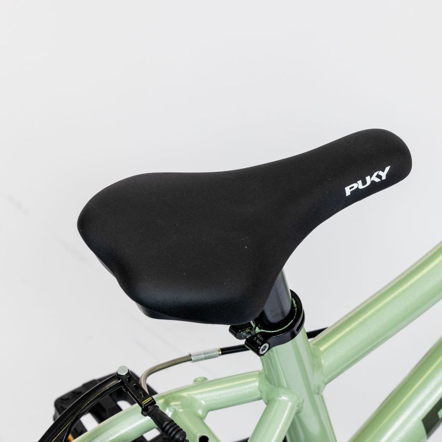 Selle ergonomique PUKY ultra-légère et confortable, montée sur tige aluminium réglable pour accompagner la croissance