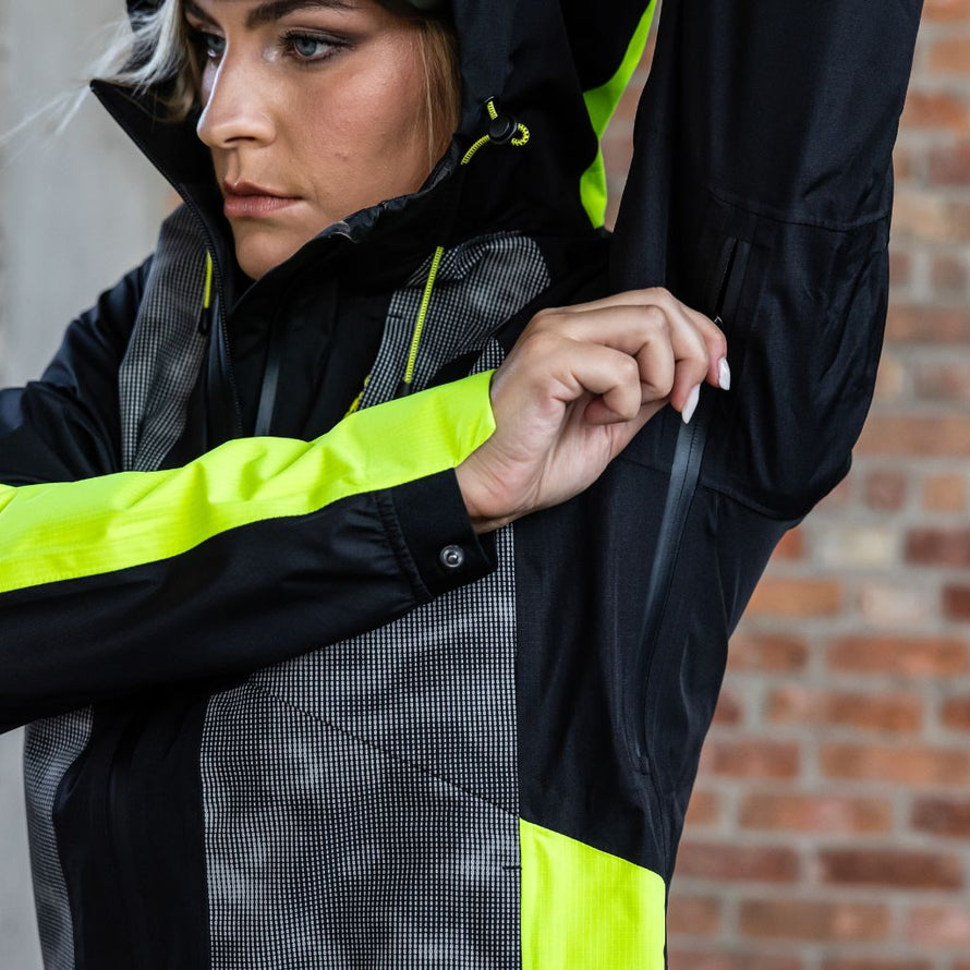 Fermeture d’aération sous les aisselles de la veste vélo Wowow Etna, équipement technique, respirant et étanche, idéal pour le vélotaf.