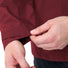 Manche ajustable de la veste imperméable homme Vaude Strathcona bordeaux pour une protection efficace contre la pluie