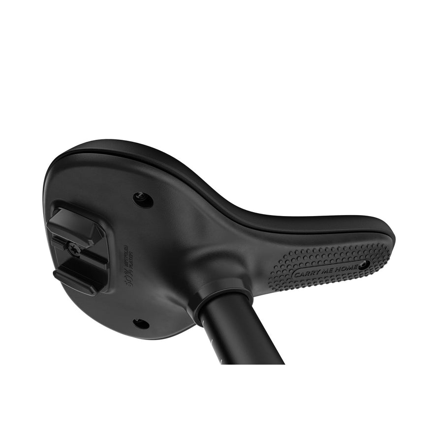 Selle noire ergonomique vue de dessous sur draisienne Woom GO 1 pour enfants de 18 mois a 3.5 ans