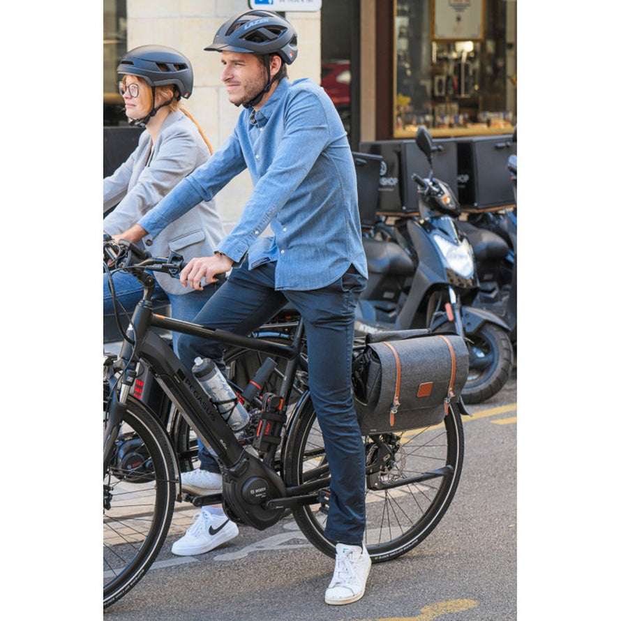Sac bandoulière Zefal Urban Messenger Bag 11L avec fixation porte-bagages, idéal pour cyclistes urbains modernes et actifs