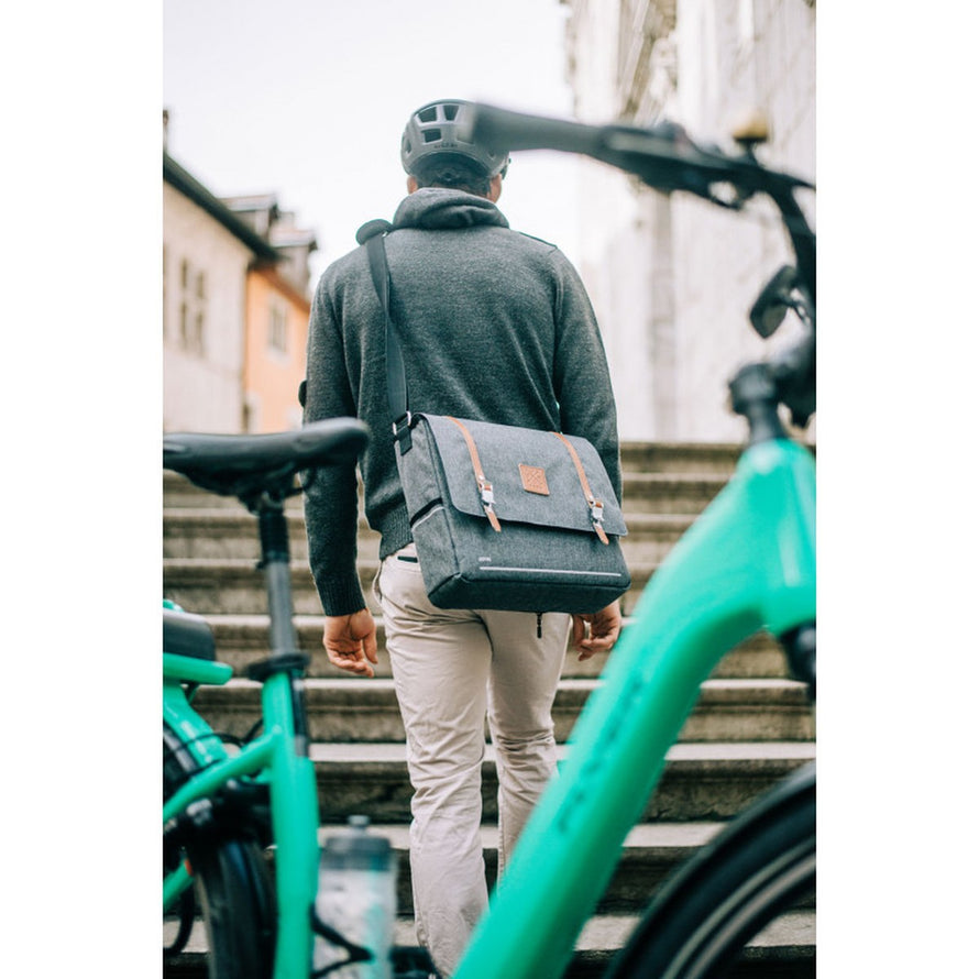 Sac bandoulière Zefal Urban Messenger Bag 11L gris avec fixation porte-bagages, parfait pour déplacements à vélo en ville
