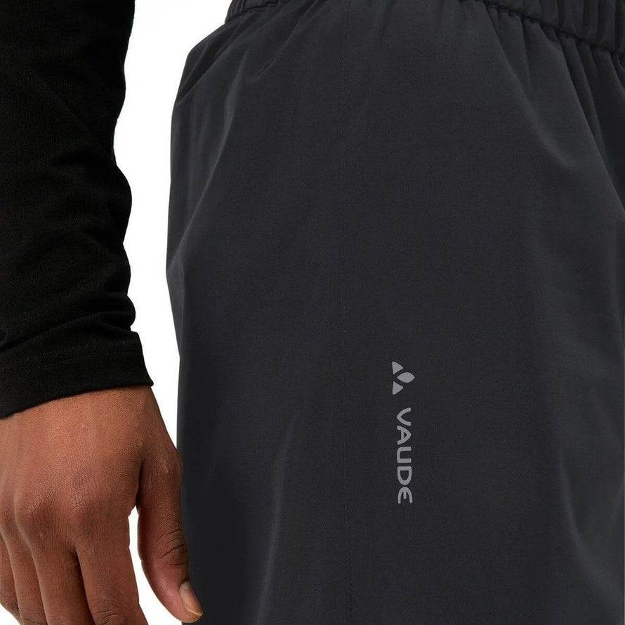 zoom sur la ceinture elastique du pantalon impermeable vaude offrant confort et maintien pour les trajets quotidiens a velo