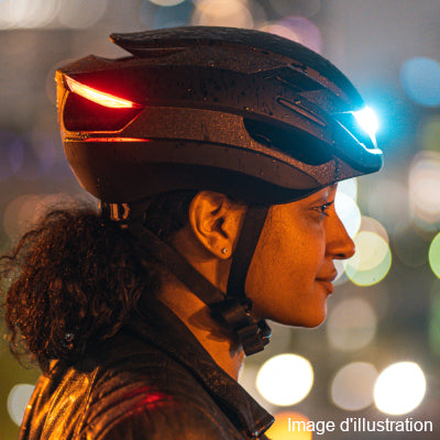 Lumos Ultra weiß Fahrradhelm mit Blink-, Front- und Rücklicht
