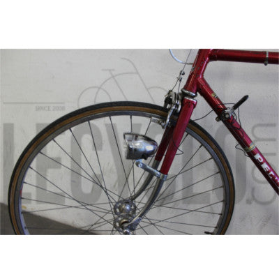 Éclairage avant vélo WAG rétro à Dynamo - Accessoire vélo sur La Bécanerie Éclairage avant vélo WAG rétro à Dynamo - Accessoire vélo sur La Bécanerie