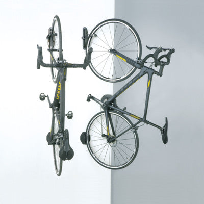 porte-vélo-mural-design-tringle-mousquetons-sangle-suspendre-vélos