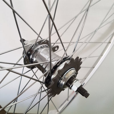 Roue à rayons 17pouces arrière argentée moyeu CNC, vélomoteur Peugeot Roue à rayons 17pouces arrière argentée moyeu CNC, vélomoteur Peugeot