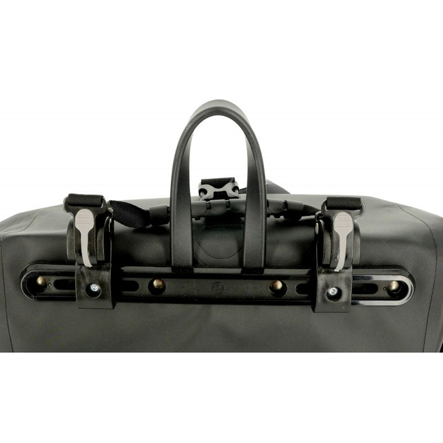 Sacoche vélo étanche Hapo-G 20L sur porte-bagages