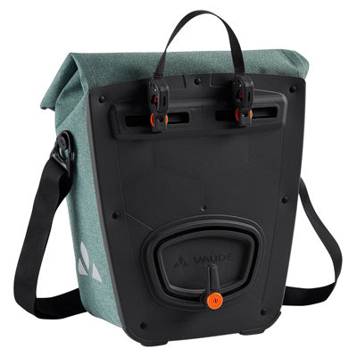 pro fahrradtasche Vaude ReCycle Pro Fahrradtasche aus recycelten Materialien auf Gepäckträger